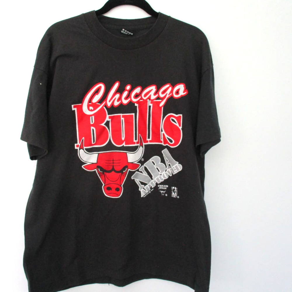 Vintage 91 Chicago Bulls Trench NBA Approved Graphic Tshirt XL Fruit of the Loom